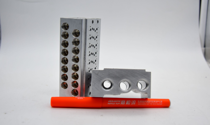 閥體<a href='http://m.jinchengle.cn' target='_blank'><u>交叉孔去毛刺</u></a>，是令人十分苦惱的事情。一來閥體交叉孔多，二來交叉孔毛刺不像表面毛刺那樣容易接觸，所以，如果用人工對閥體<a href='http://m.jinchengle.cn' target='_blank'><u>交叉孔去毛刺</u></a>，十分緩慢。