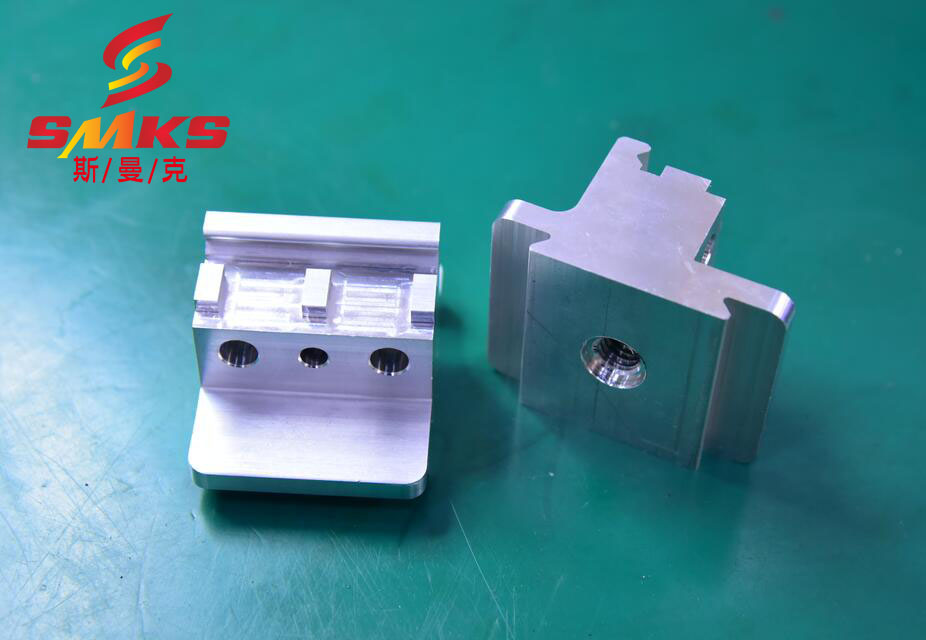 鋁合金<a href='http://m.jinchengle.cn' target='_blank'><u>交叉孔去毛刺</u></a>最新工藝